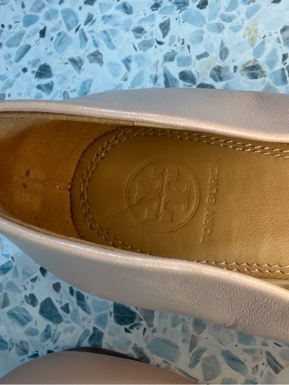 Tory Burch Reva Ballet Flats Nude Patent Toe Gold Logo Leather Size 11 - Picture 7 of 7